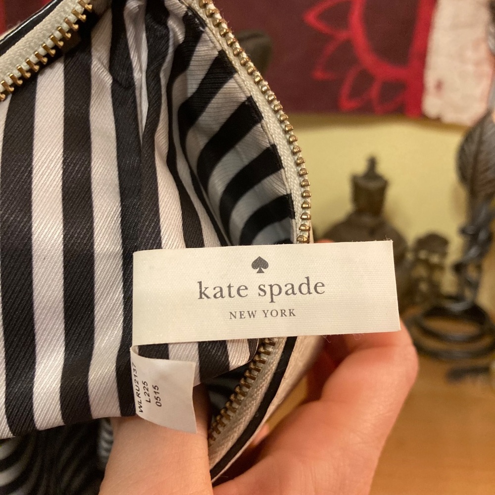 Kate Spade New York Southport Avenue Gia Clutch Purse Pebbled Leather EUC - Picture 8 of 12